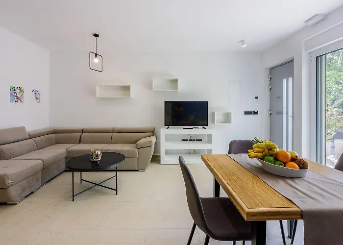 Lägenhet Einzigartiges Nur 500 Meter Zum Mit Sauna, Gym, Pool, Wifi Crikvenica
